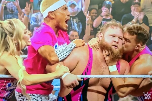 Superluchas - Otis domina a Drew Gulak en una intensa lucha en el cuadrilátero.