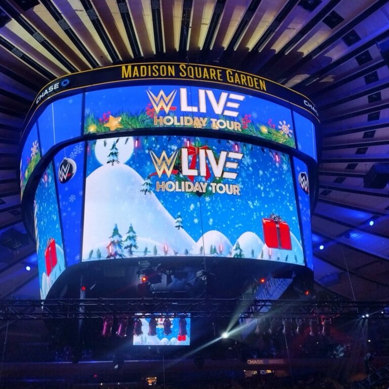 Superluchas - WWE en vivo en el McDonald's Arena de San Diego, California.