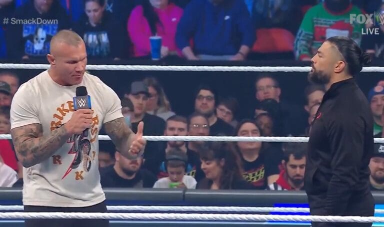 Superluchas - Randy Orton reta a Roman Reigns para Royal Rumble en el ring de lucha libre.