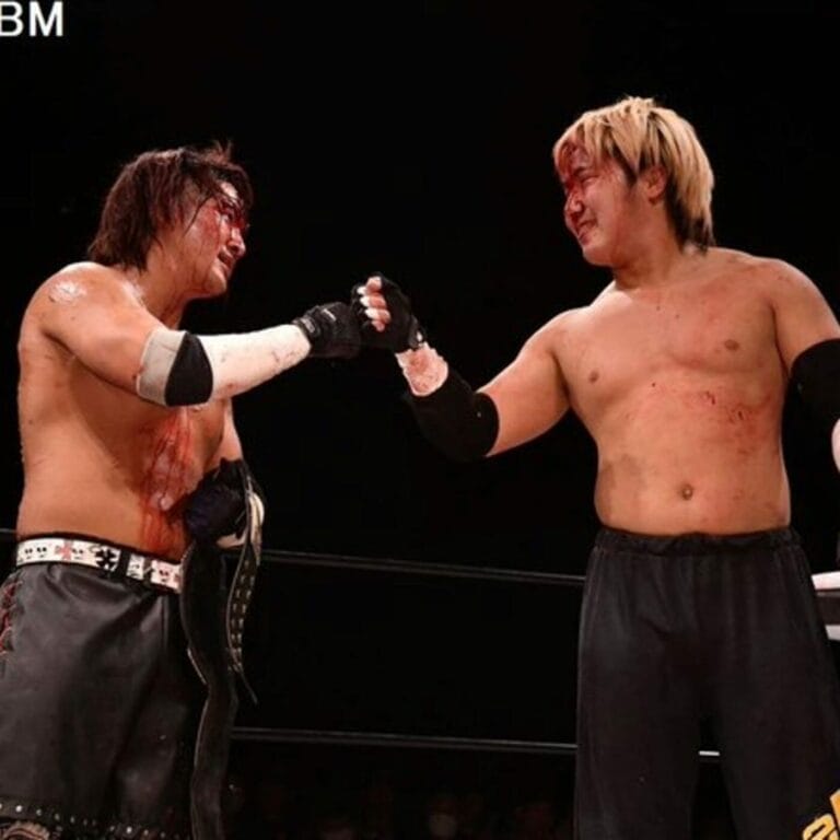 Superluchas - BJW: Dos luchadores realizando un apretón de manos tradicional en un ring de lucha libre, mostrando su respeto y espíritu deportivo.