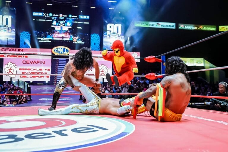 Superluchas - Un grupo de luchadores, incluido el controvertido "Kemalito", se enfrentan en un ring de lucha libre.