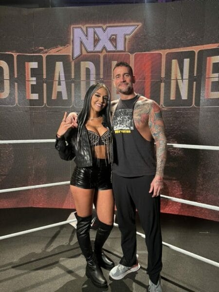 Superluchas - El simpático encuentro de CM Punk con Booker T en NXT Deadline 2023.