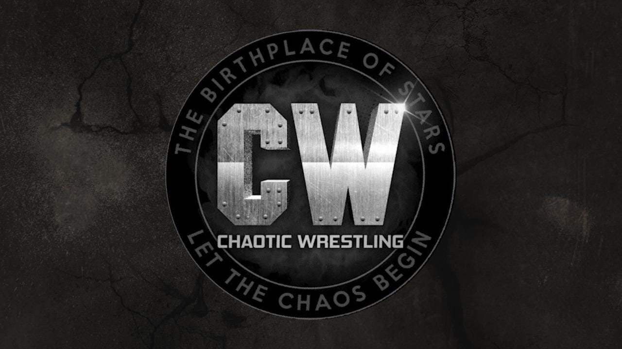 Superluchas - El logo de Chaotic Wrestling (cww) sobre un fondo oscuro.