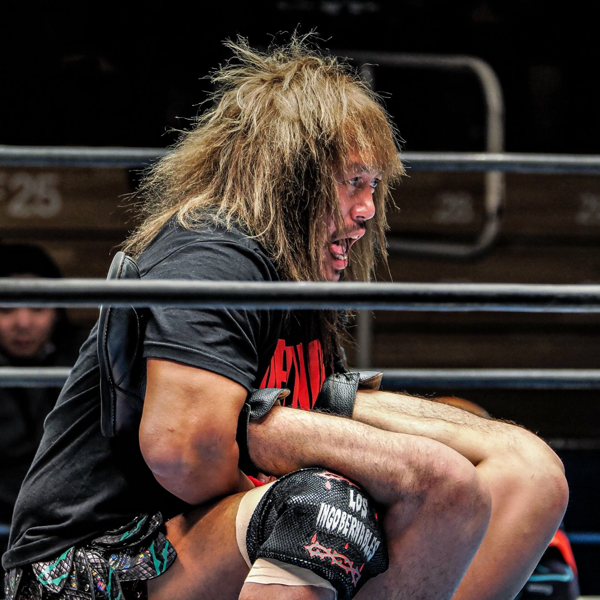 Superluchas - Tetsuya Naito, un luchador actualizado en un ring de lucha libre.