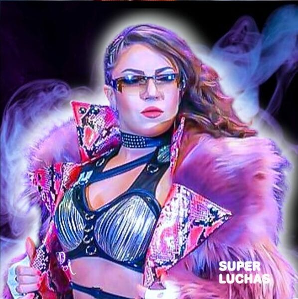 Superluchas - Una imagen de una mujer con un traje morado con humo saliendo de su cabello durante un descanso.