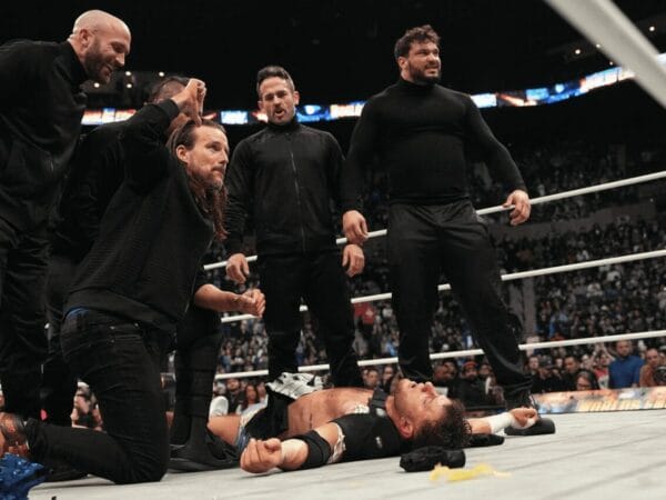 Superluchas - Un grupo de luchadores de AEW en el suelo en un ring de lucha libre, brindando una electrizante exhibición de atletismo y resarcimiento.