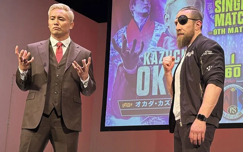 Superluchas - Kazuchika Okada y Bryan Danielson en la conferencia previa a Wrestle Kingdom 18 de NJPW