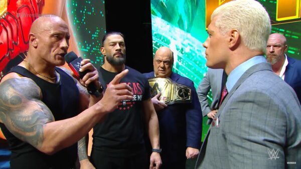 The Rock, Roman Reigns, Paul Heyman, Cody Rhodes y Triple H en la conferencia de prensa WrestleMania Kickoff (08/02/2024) / WWE