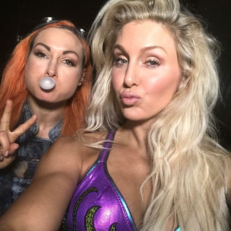 Charlotte Flair y Becky Lynch