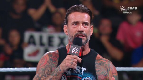 CM Punk pide a fanáticos no perseguirlo en el aeropuerto | Superluchas