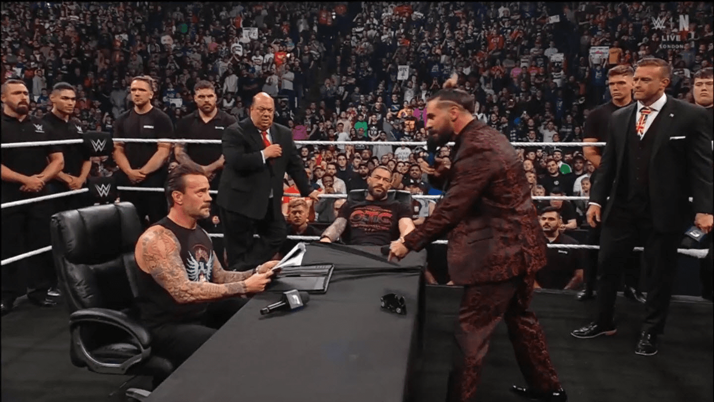 CM Punk, Paul Heyman, Roman Reigns, Seth Rollins y Nick Aldis en WWE SmackDown (28 de marzo de 2025) - WWE