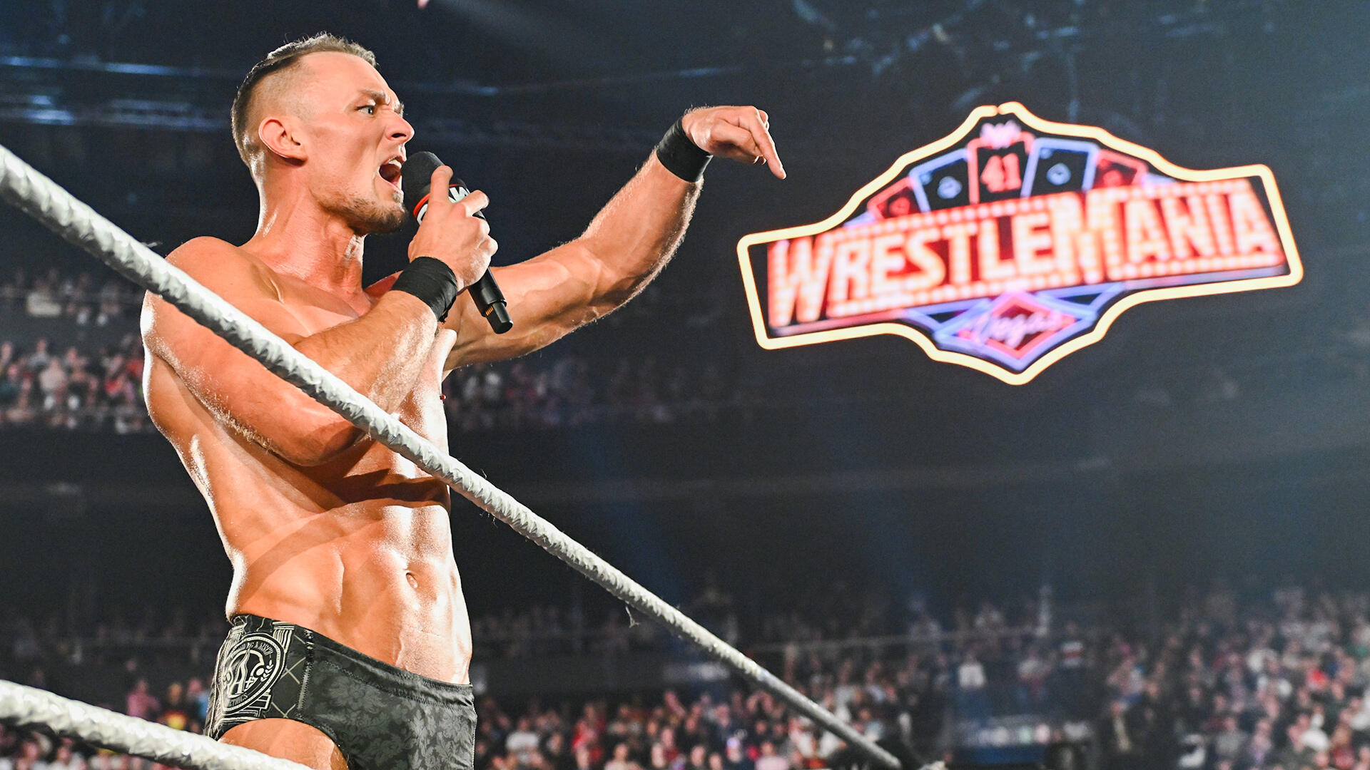 Ludwig Kaiser en el WWE Raw desde Bruselas, Bélgica (18 de marzo de 2025) - WWE