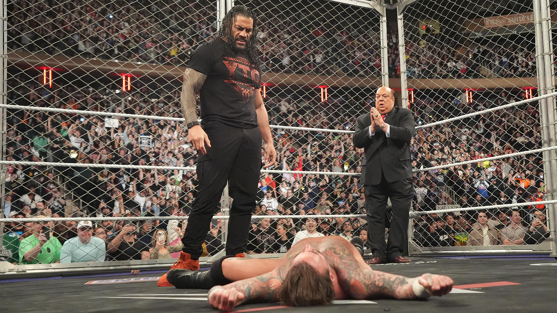 Roman Reigns tras atacar a CM Punk en Raw en Netflix (10 de marzo de 2025) - WWE