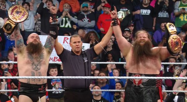 The War Raiders (Erik e Ivar) retuvieron el Campeonato Mundial de Parejas WWE
