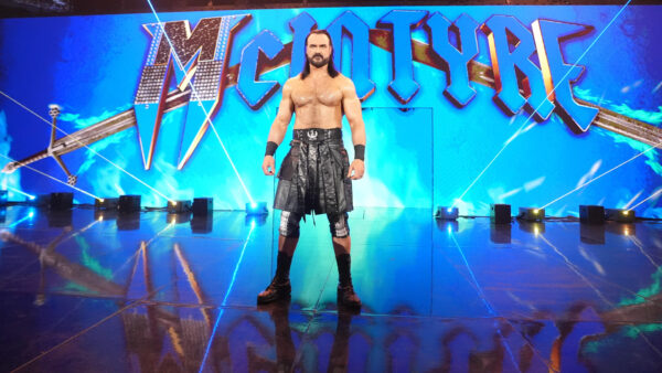 Drew-McIntyre-en-WWE-SmackDown-25-de-abril-de-2025-WWE-2-600x338.jpg