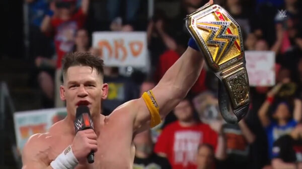 John Cena con el Campeonato Indisputable WWE tras vencer a Randy Orton en WWE Backlash 2025 (10 de mayo de 2025) - WWE