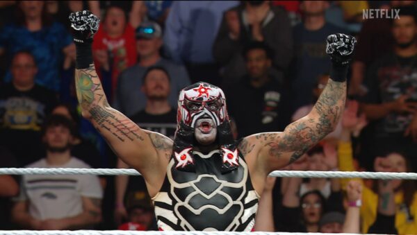 Penta el Cero Miedo en WWE Raw (05 de mayo de 2025) - WWE