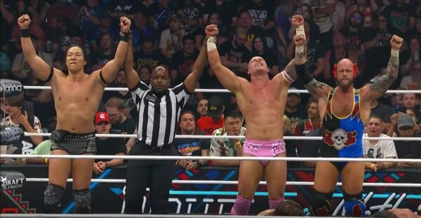 The Don Callis Family (Konosuke Takeshita, Kyle Fletcher y Josh Alexander) en el PPV AEW Double or Nothing 2025 (25 de mayo de 2025) - AEW
