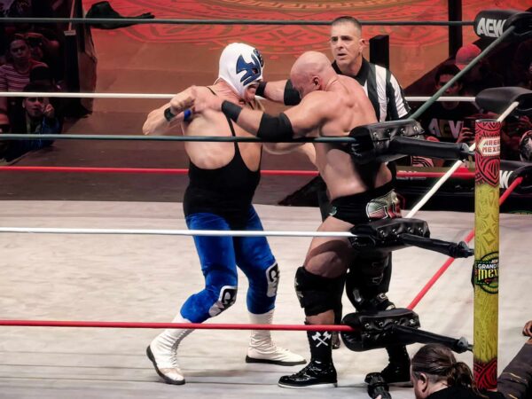 Atlantis vs. Dax Harwood en la Arena México en el especial de AEW Dynamite denominado AEW Grand Slam México (18 de junio de 2025) - Ernesto Ocampo - Superluchas