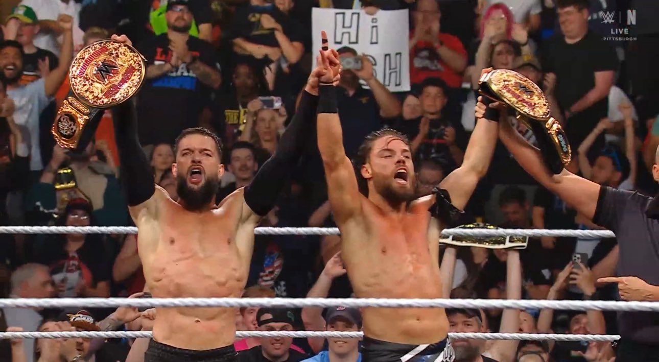 Finn Bálor y JD McDonagh nuevos Campeones Mundial de Parejas WWE en WWE Raw (30 de junio de 2025) - WWE