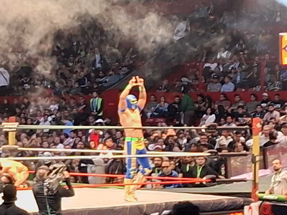 Hologram ganador en la Arena México en el especial de AEW Dynamite denominado AEW Grand Slam México (18 de junio de 2025) - Apolo Valdés - Superluchas