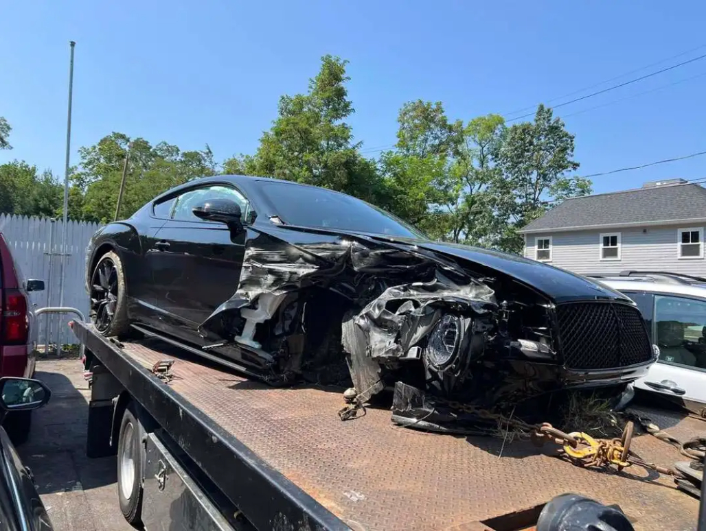 Vince McMahon injured his Bentley Black Model 2024 car (July 24, 2025) - TMZ