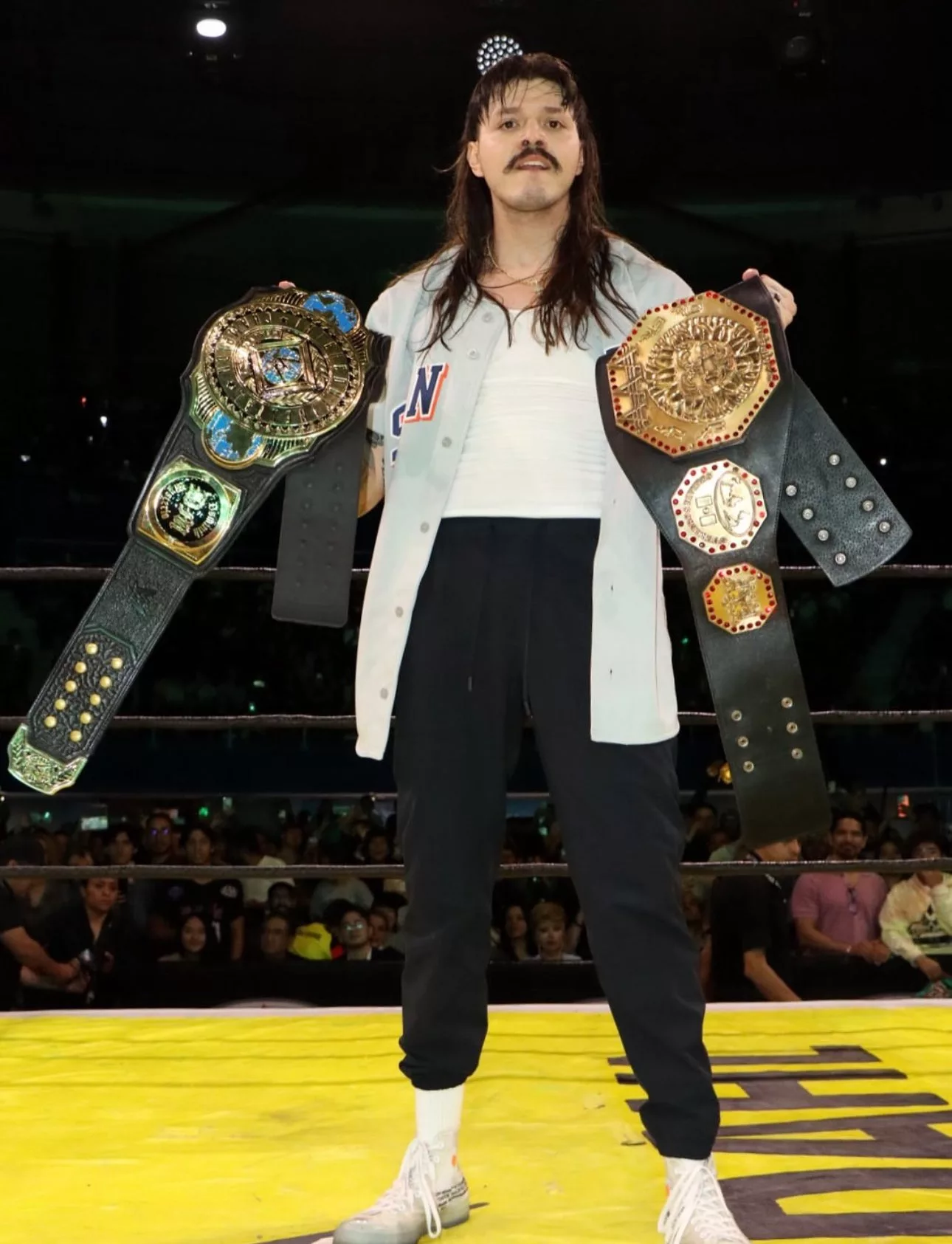 Dominik Mysterio como Megacampeón AAA y Campeón Intercontinental WWE - Wrestlelamia