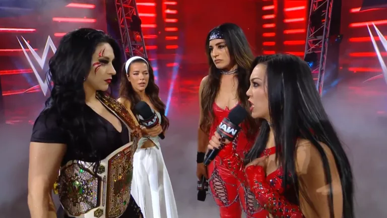 WWE Raw 13 octubre 2025 Stephanie Vaquer Jackie Redmond Raquel Rodríguez Roxanne Pérez