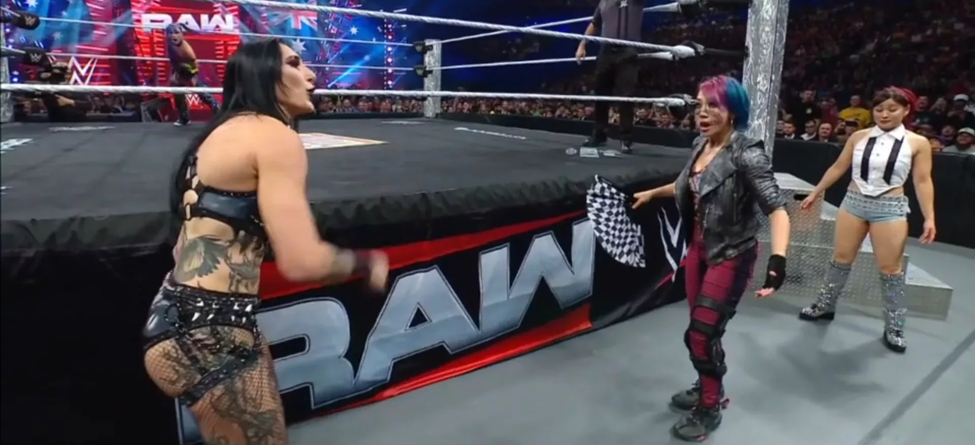 WWE Raw 13 octubre 2025 Kairi Sane Rhea Ripley Asuka Iyo Sky