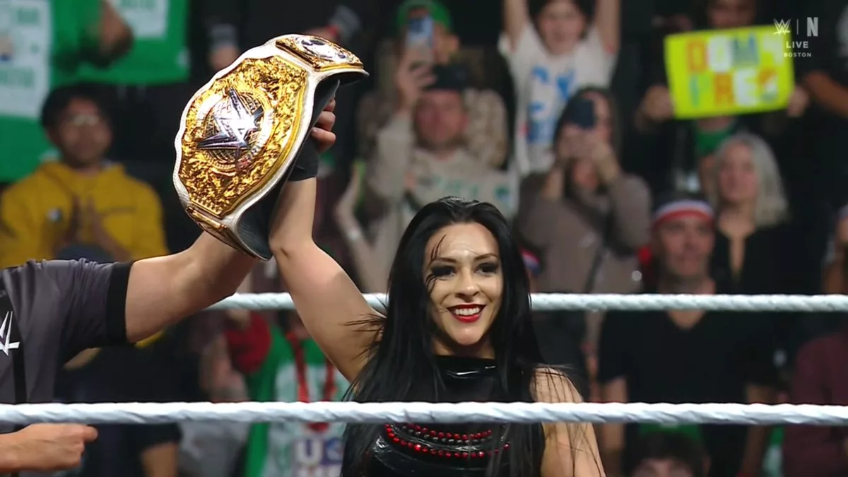 Stephanie Vaquer en WWE RAW 10 de noviembre 2025