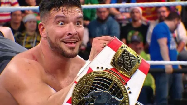 Ethan Page como Campeón Norteamericano NXT en WWE NXT 30 diciembre 2025