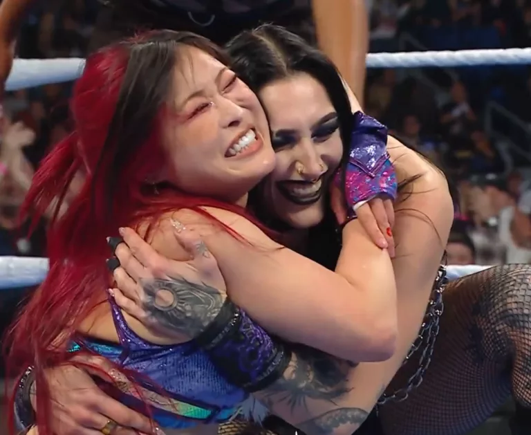 Iyo Sky y Rhea Ripley lideran la victoria a Charlotte y Alexa Bliss ...