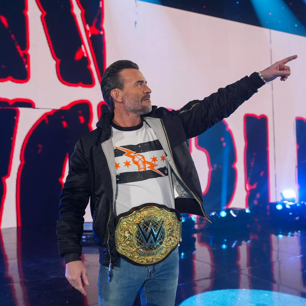 CM Punk como Campeón Mundial WWE en WWE Raw