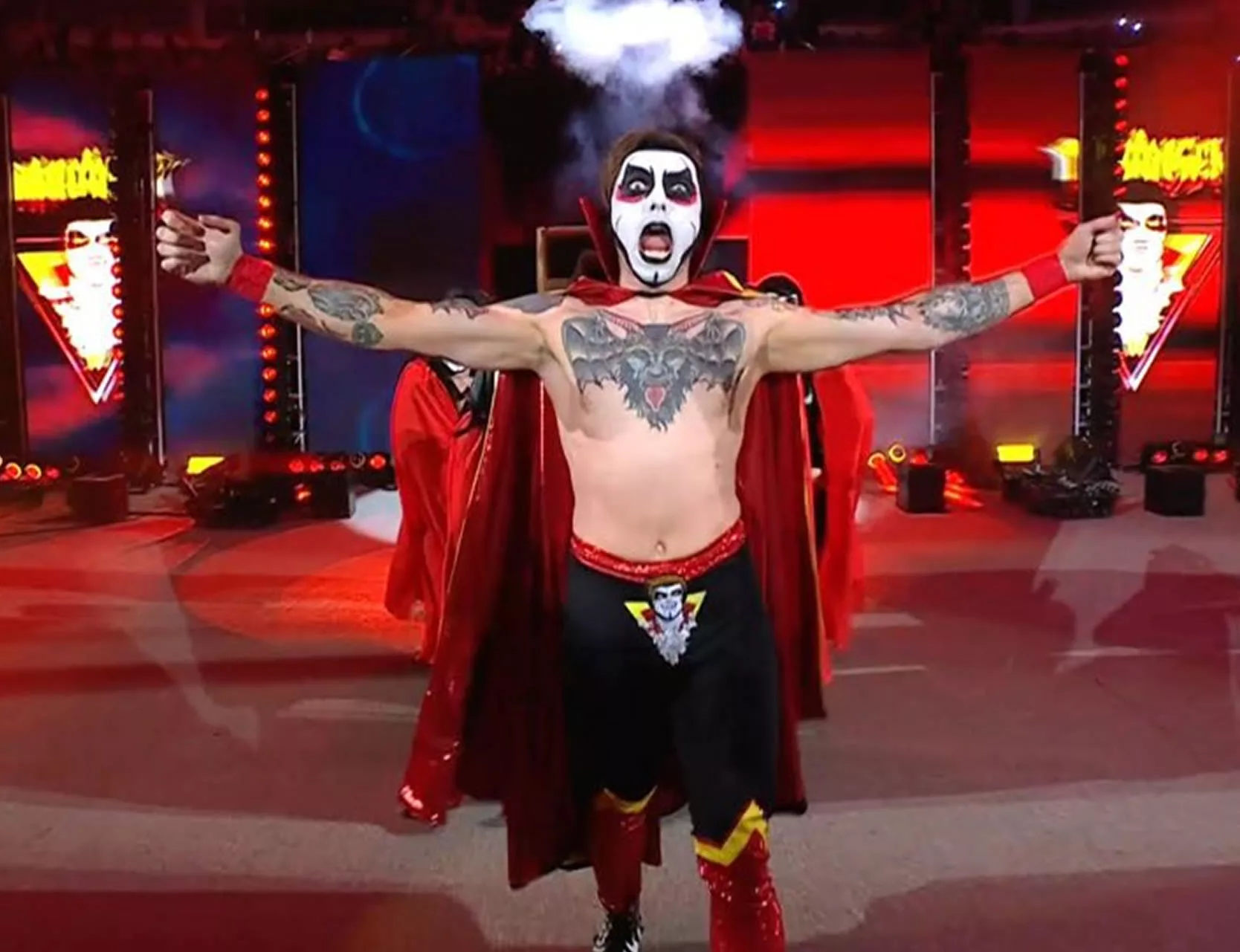 Danhausen debuta en Elimination Chamber tras semanas de misterio