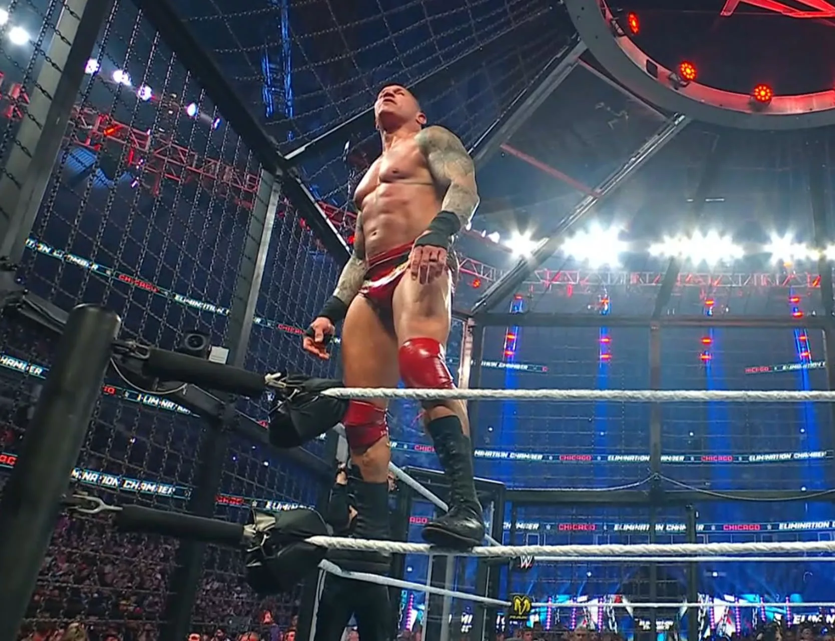Randy Orton sobrevive a la Elimination Chamber que tuvo varias intervenciones