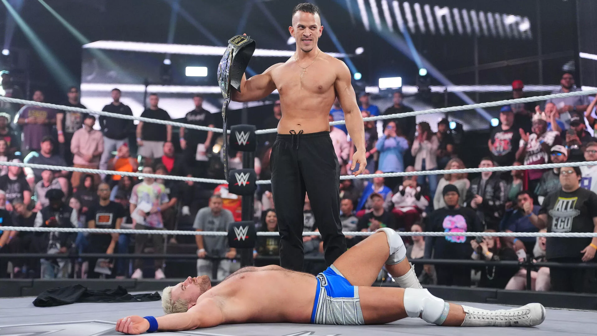 Ricky Saints atacó al Campeón NXT, Joe Hendry