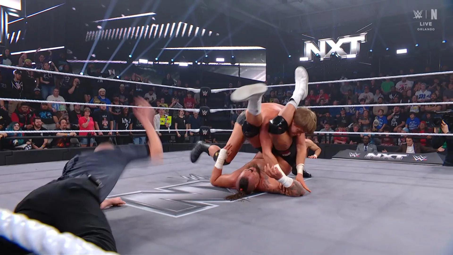 Vanity Project vs Hank y Tank en WWE NXT 10 de febrero 2026