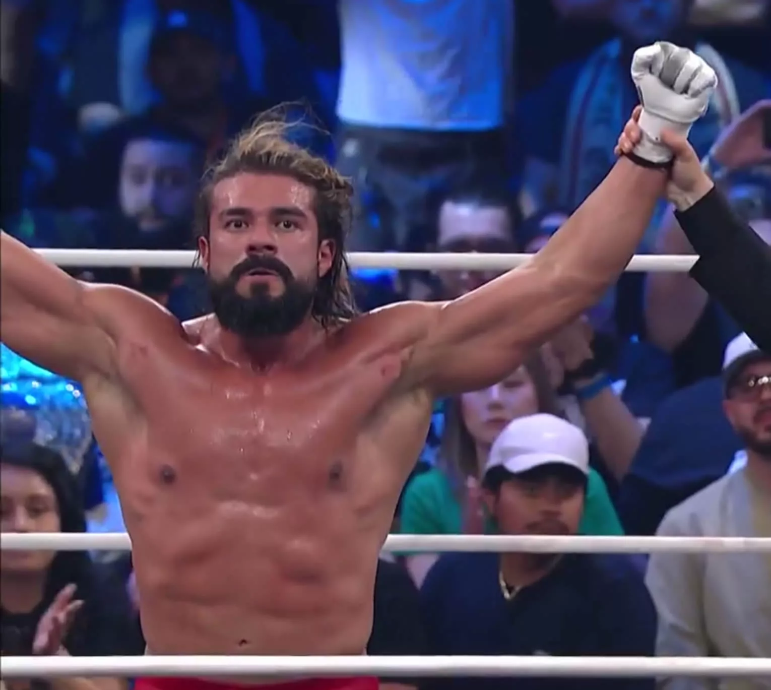 Andrade supera a Bandido en AEW Revolution