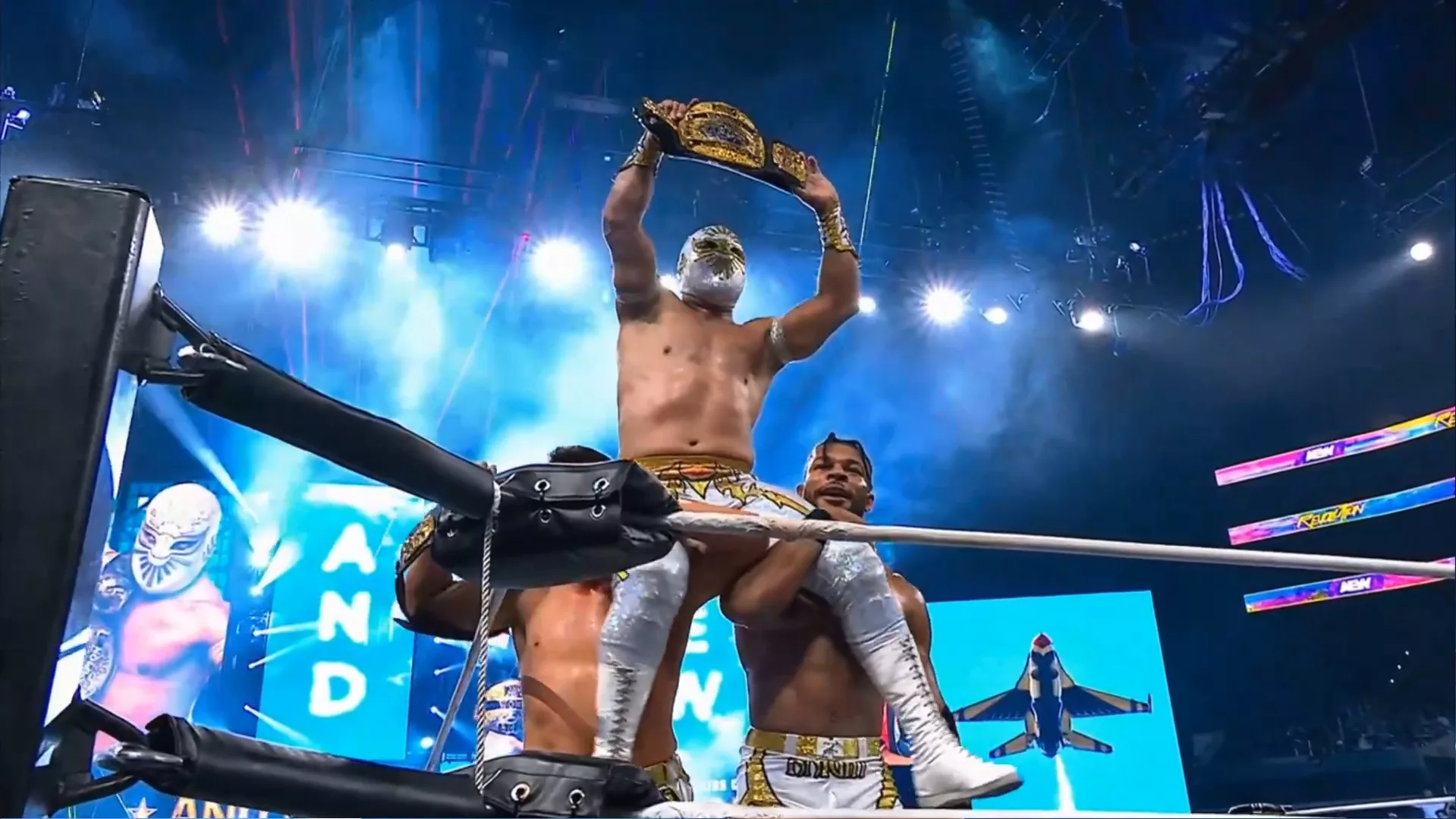 Speedball Mike Bailey Kevin Knight Místico Campeones Mundiales de Trío AEW