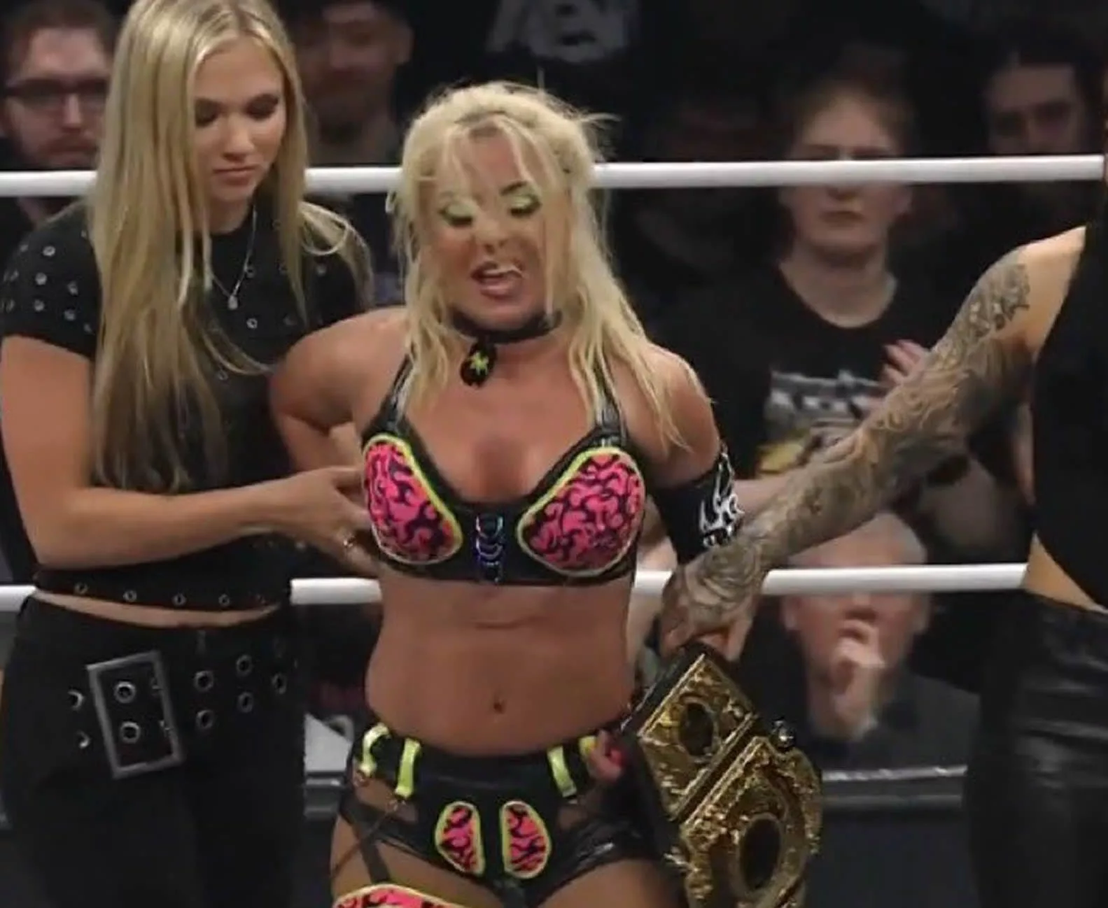 Thekla retiene el Campeonato Mundial Femenil de AEW ante Mina Shirakawa