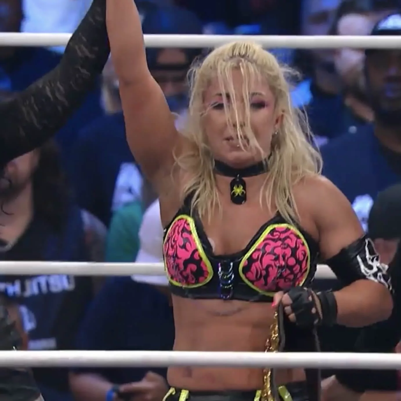 Thekla retiene el Campeonato Mundial Femenil AEW ante Kris Statlander