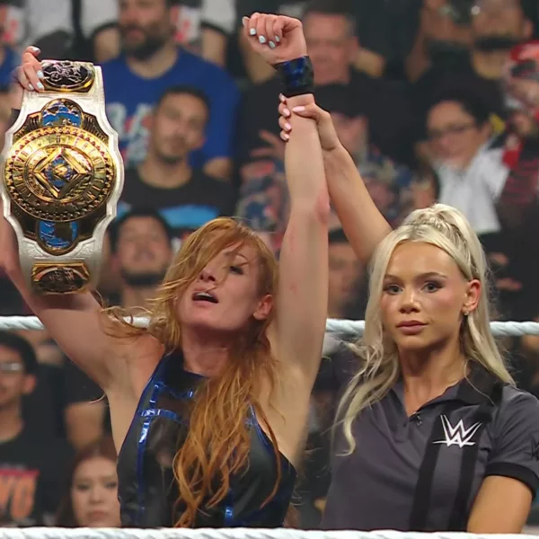 Becky Lynch Victoria D'Errico @vickyderrico SÚPER LUCHAS