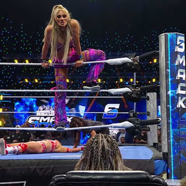 Tiffany Stratton Giulia SÚPER LUCHAS