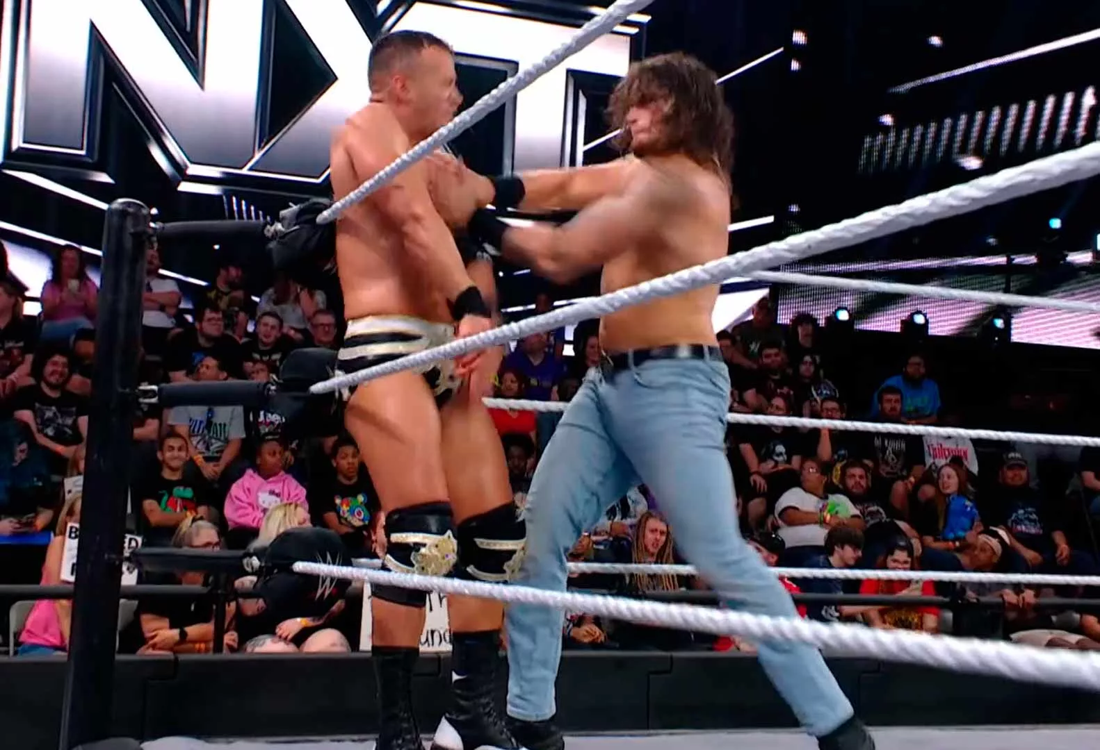 WWE NXT 28 de abril 2026.