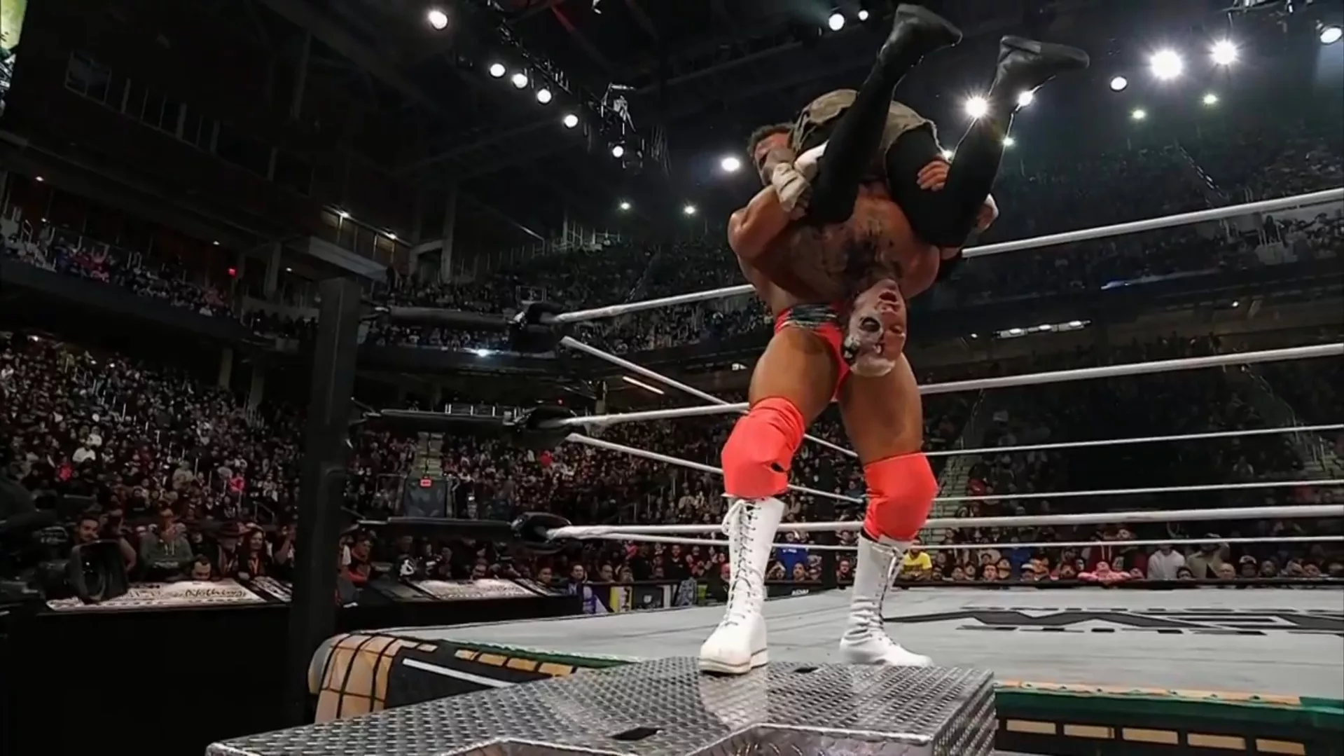 Double or Nothing MJF Darby Allin durante AEW Double or Nothing