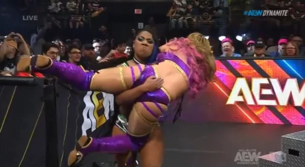 Athena Mina Shirakawa durante AEW Dynamite