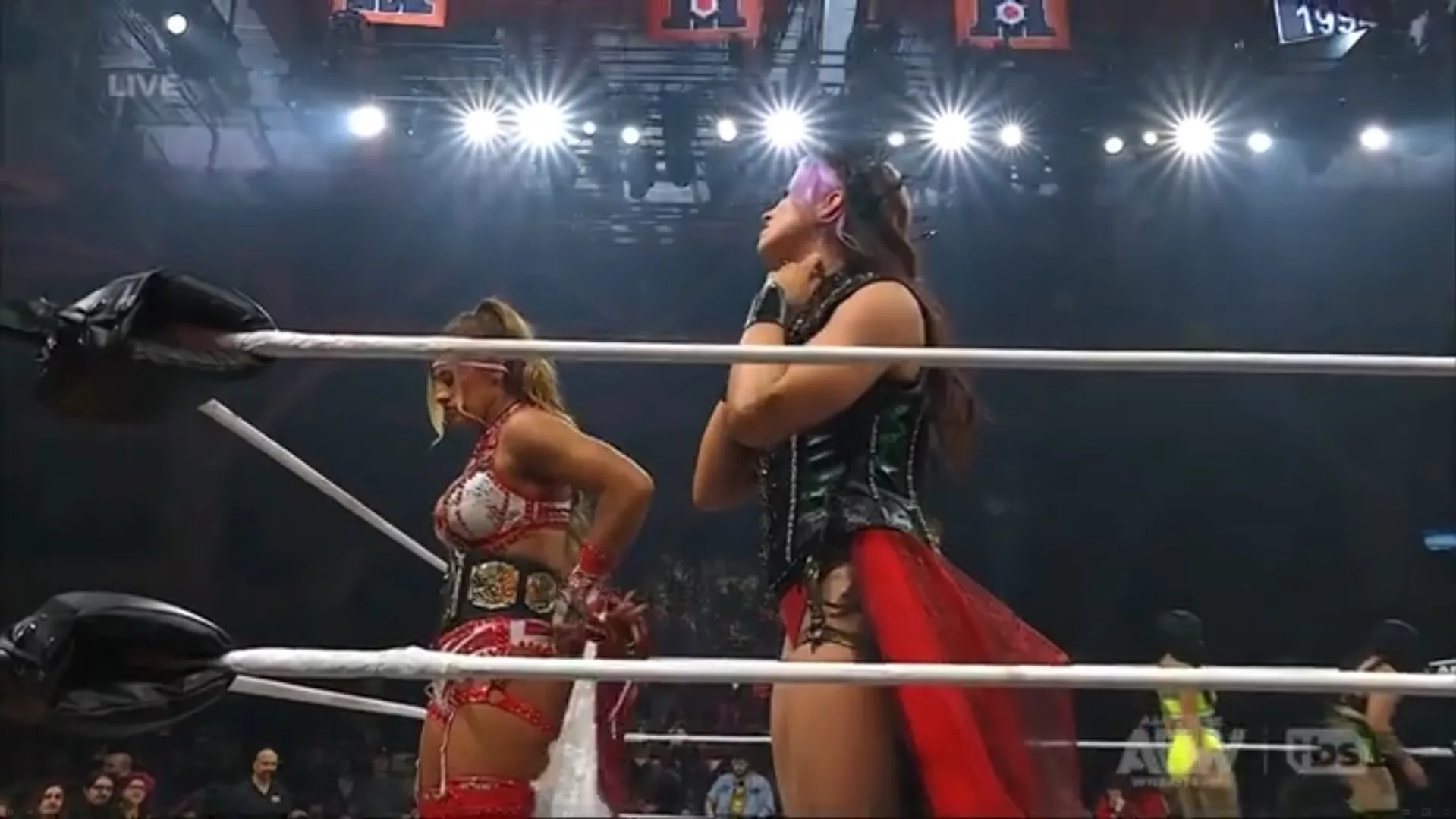 Megan Bayne Lena Kross durante AEW Dynamite