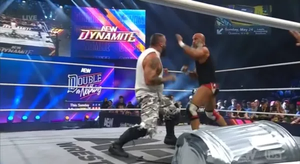 Tommaso Ciampa Mark Briscoe durante AEW Dynamite