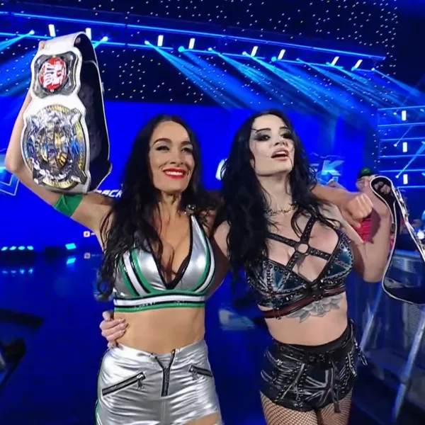 Brie Bella y Paige Campeonas de Parejas WWE SÚPER LUCHAS