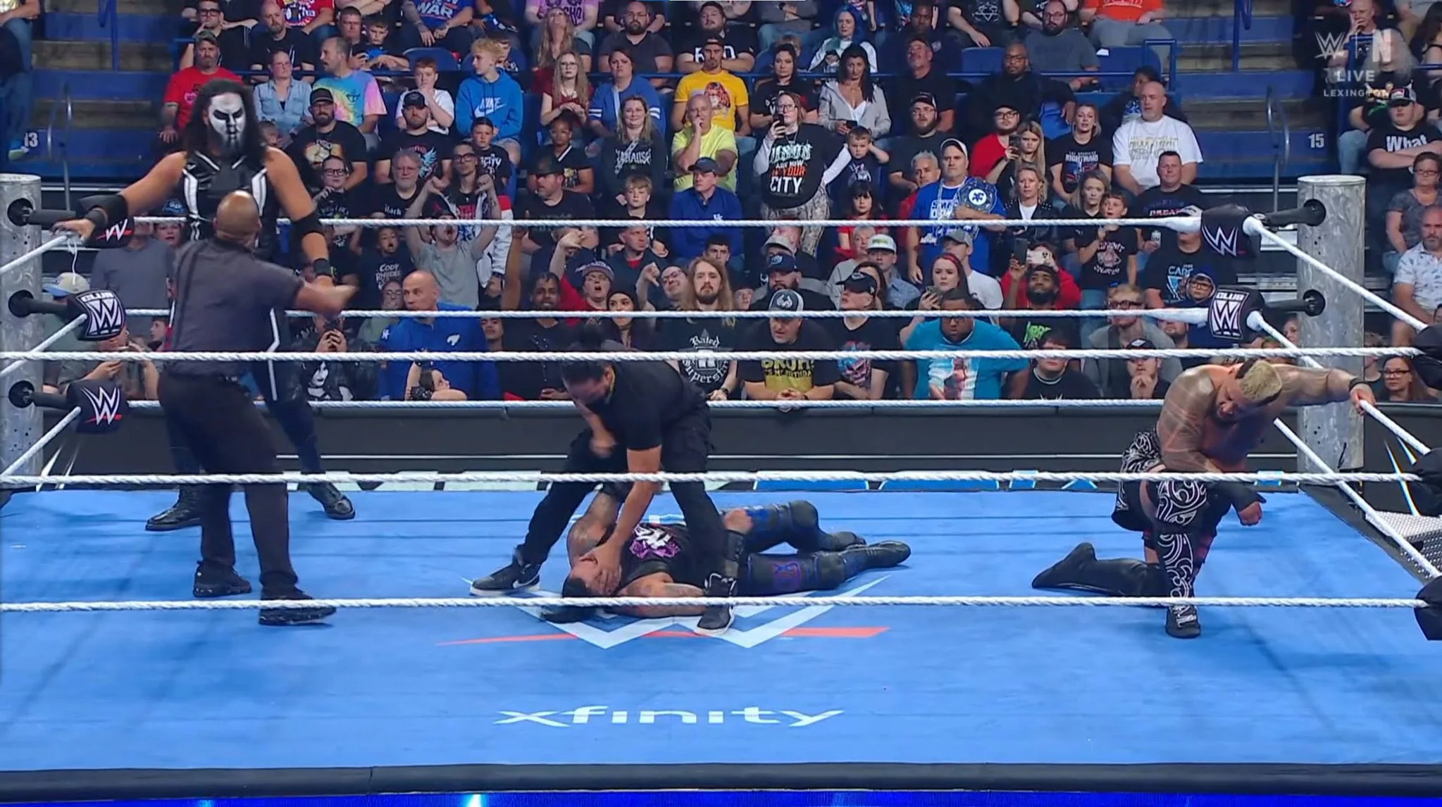 Damian Priest y MFTs durante WWE SmackDown